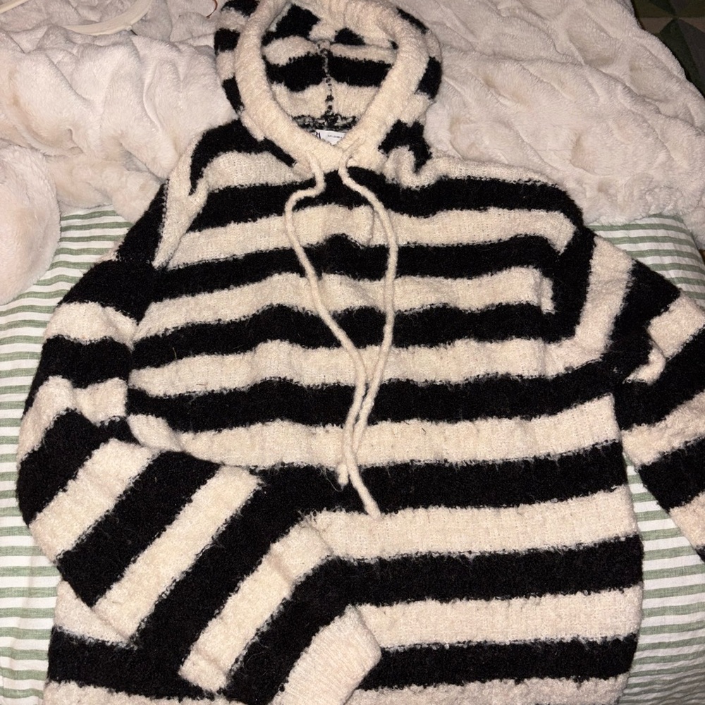 Zara Black and White Striped Sweater